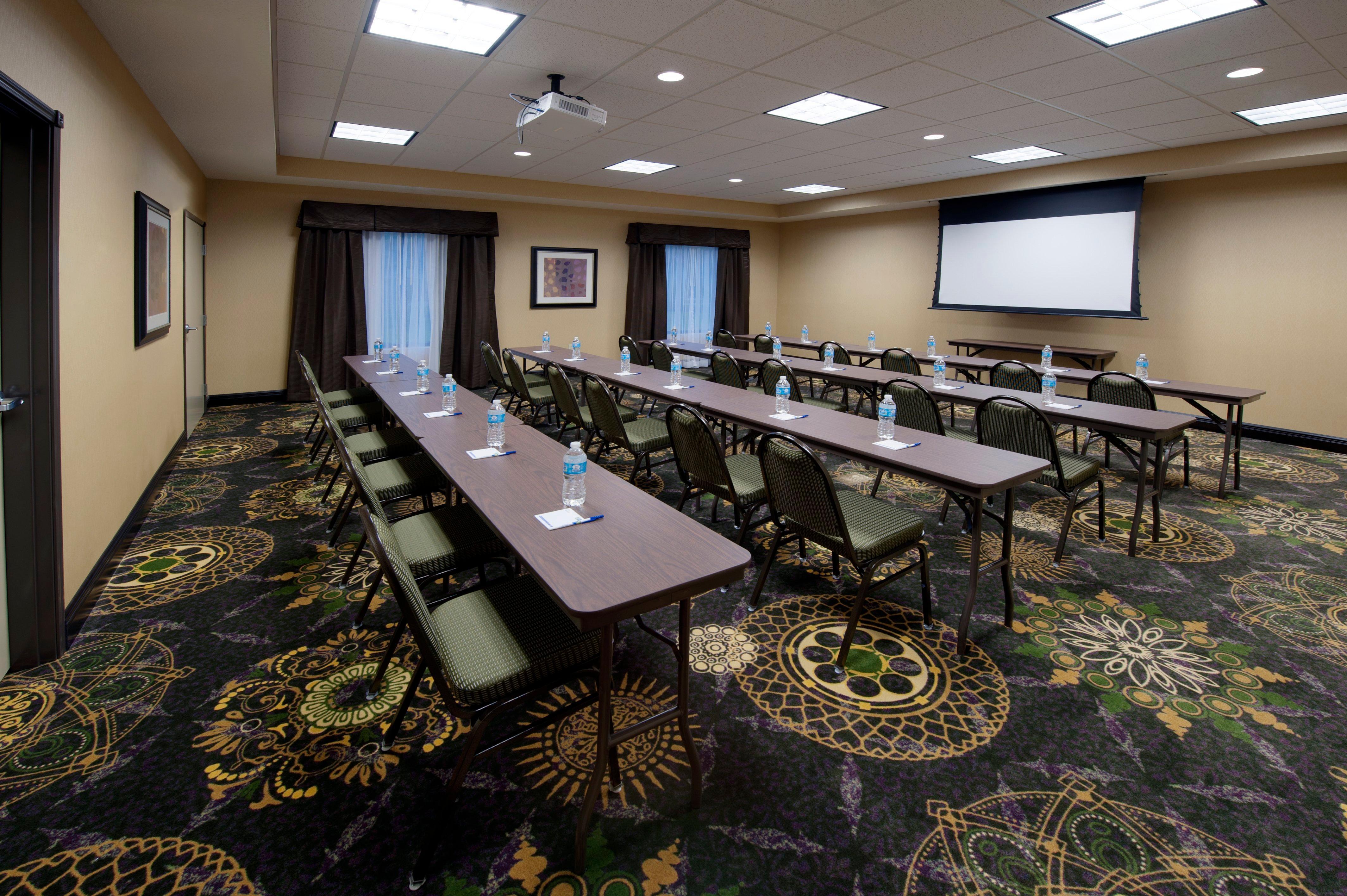 Holiday Inn Express Hotel & Suites Clearfield By Ihg Bagian luar foto